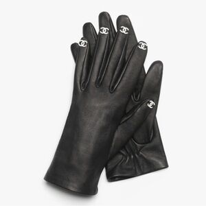 RARE - LIMITED EDITION NWT CHANEL Black lambskin gloves cc logo